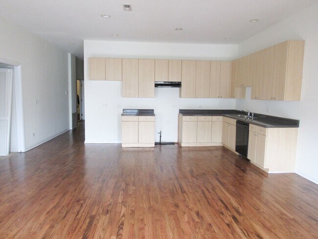 2340 N Milwaukee Ave Unit 40-2