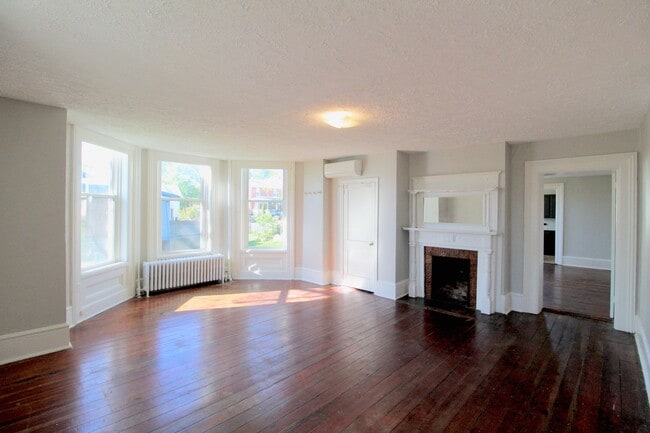 Photo - 1 bed, 1 bath apartment for rent in Downtown Harrisonburg!