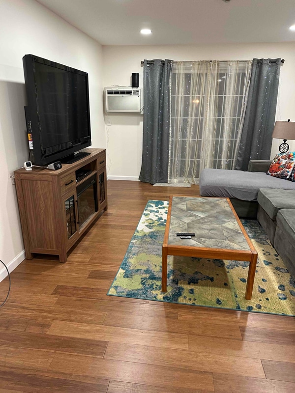 Photo - 130 Endicott St N