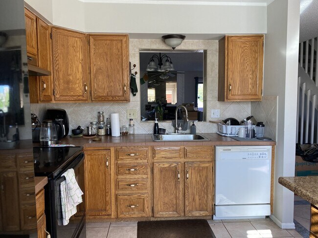 Photo - 2 bedroom westside - Rockrimmon Unit C