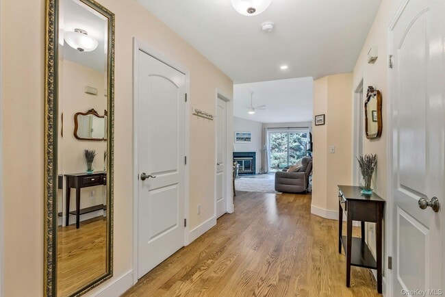 Photo - 2555 Youngs Ave Unidad 4D