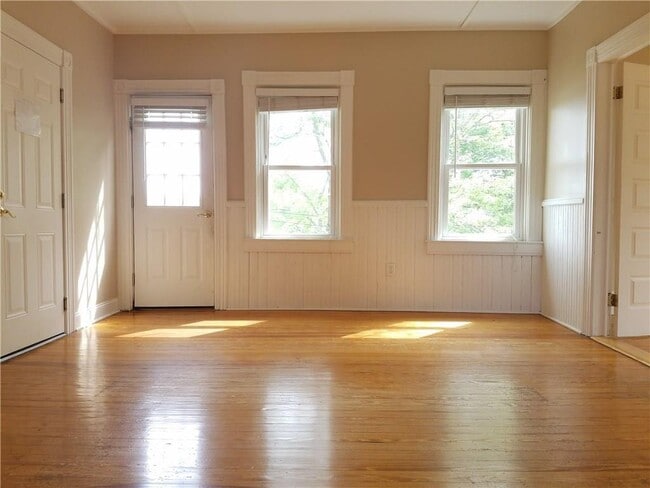 Photo - 3 Bayview Ave Unit 3
