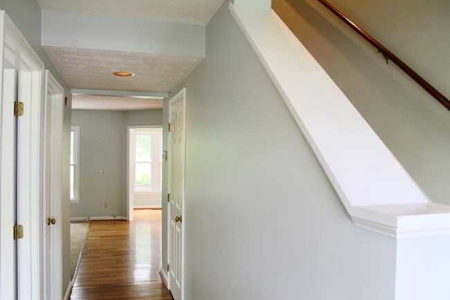 Photo - 736 Woodland Dr