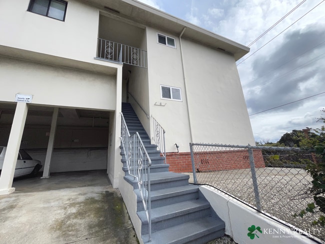 Building Photo - 4 Maple Ave Unit 4 Maple Ave #4 - 107 - LEASE ONLY