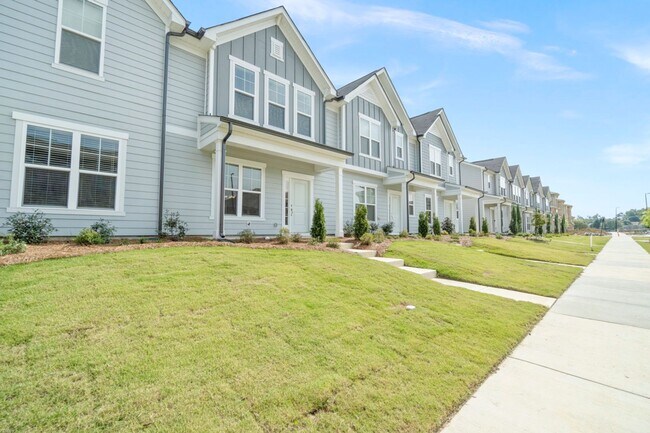 Photo - Like A Brand New 3 Bedroom Townhome in the heart of Steele Creek Area