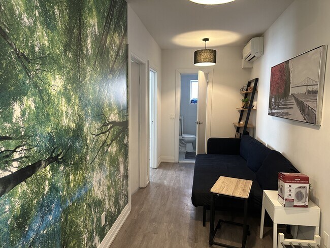 Photo - 595 St Clair Ave W Unité 5