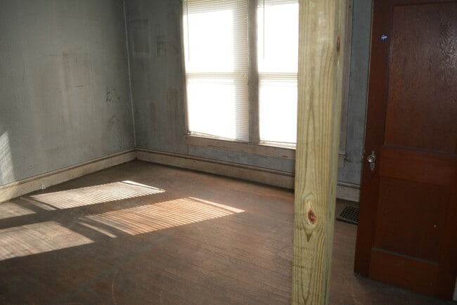 Photo - 837 Kentucky Ave SW