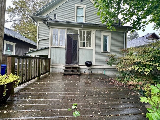 Building Photo - Charming 3 Bedroom Portland Home!