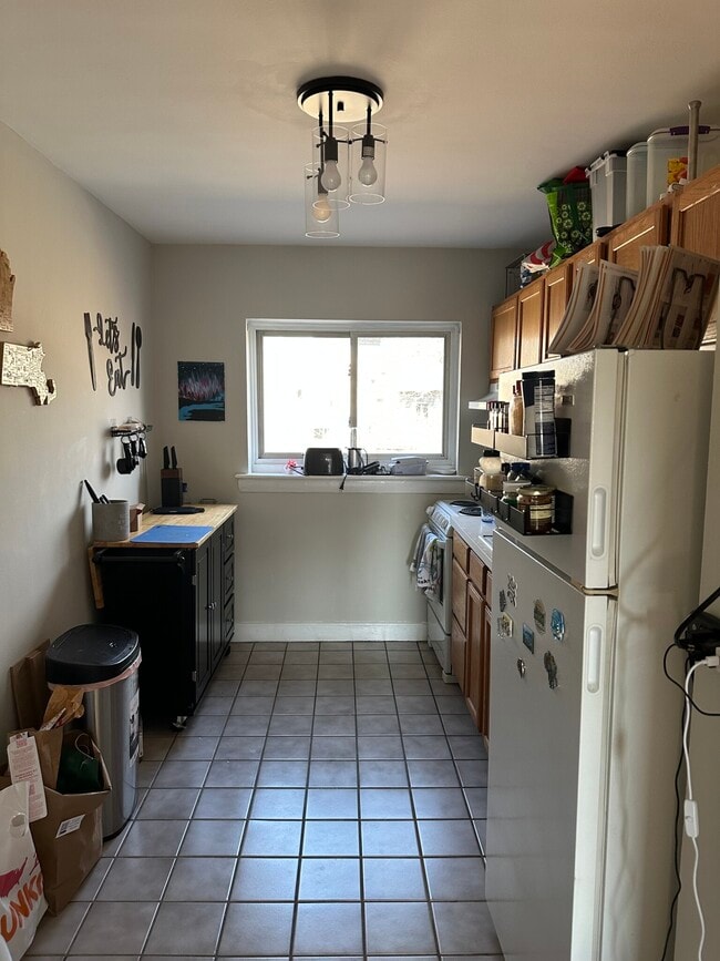Building Photo - 9 Centre St Unit i Rental
