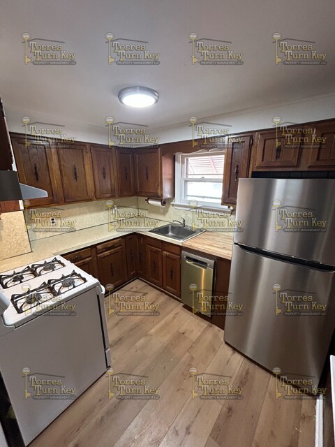 Photo - 455 Peart Ave