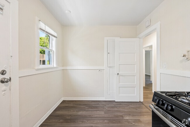 1BR, 1BA - 900SF - Breakfast Nook