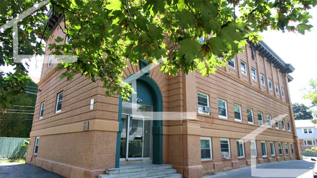 HOT Allston 2BR/1Bath Listing! - HOT Allston 2BR/1Bath Listing! House