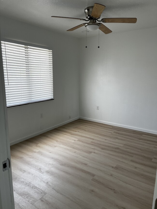 6814 Palm Dr Unit B