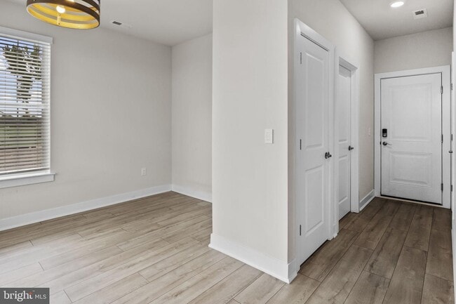 Photo - 100 Waterside Mews