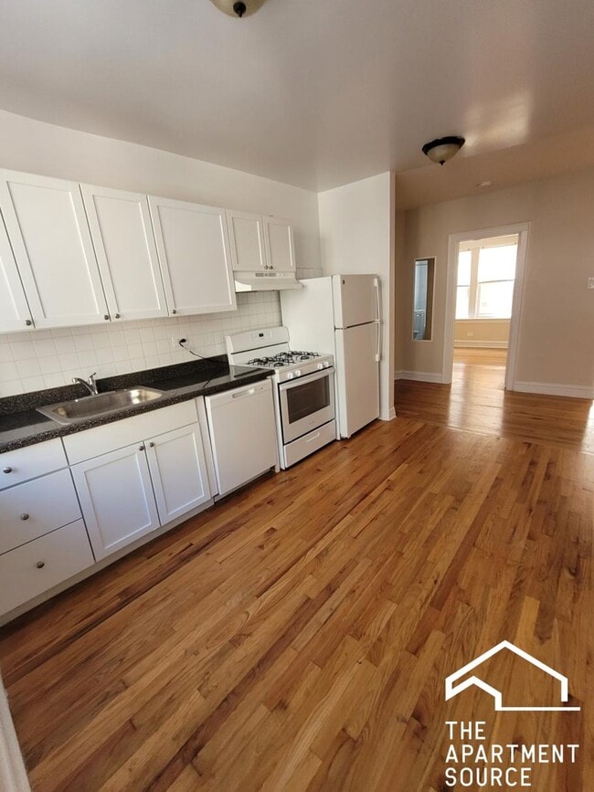 Building Photo - 5028 N Springfield Ave Unit 3W