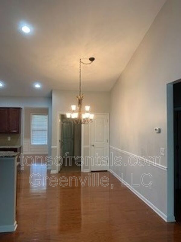 Photo - 205 Silver Hawk Dr