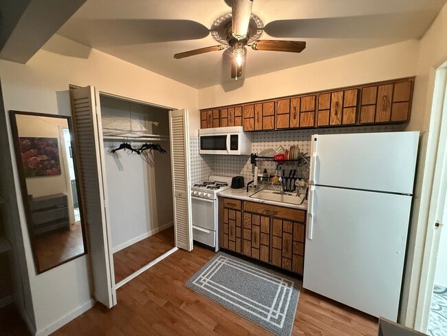 Photo - Studio with Parking Included Available Furnished Close to Transportation