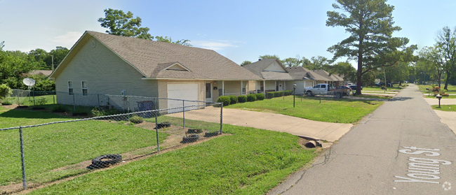 Building Photo - Comfortable Living: 3 Bed 2 Bath Home For ...