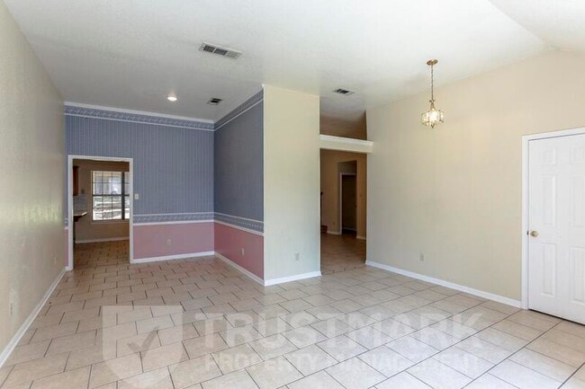 Photo - 800 Silver Creek Dr