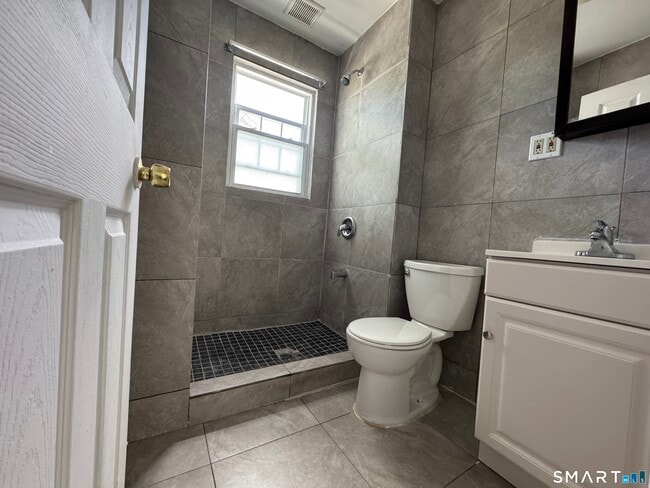 Photo - 55 Kings College Pl