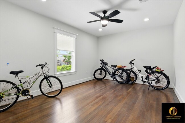 Building Photo - 522 Caplin St