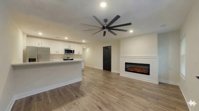 Photo - 208 Winding Chestnut Dr