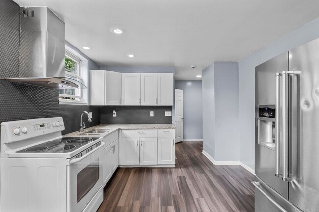 Building Photo - 22 Wyman St Rental
