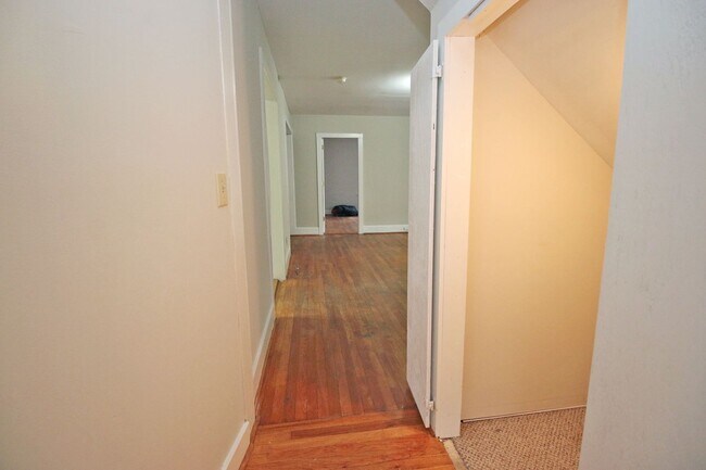 Photo - 2026/2027 PRE-LEASE! 5 Bedroom - Close to ...