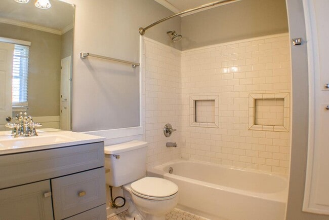 Photo - 2179 Dave St