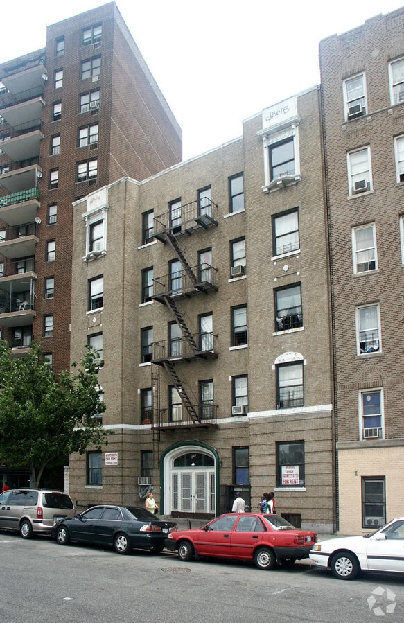 1692 Grand Concourse - 1692 Grand Concourse Apartments