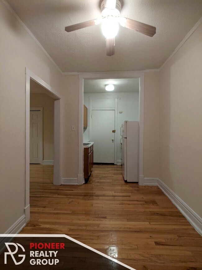 Photo - 630 W Cornelia Ave