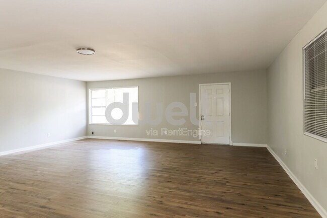 Photo - 778 Vincent Ave NE