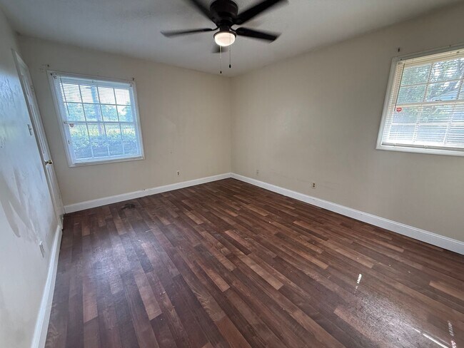 Photo - 1420 Claremont Cir