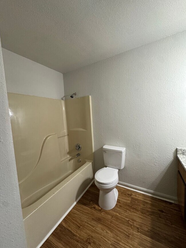 Photo - 2 BED / 1 Bath Apartment in Truman.  READY NOW!