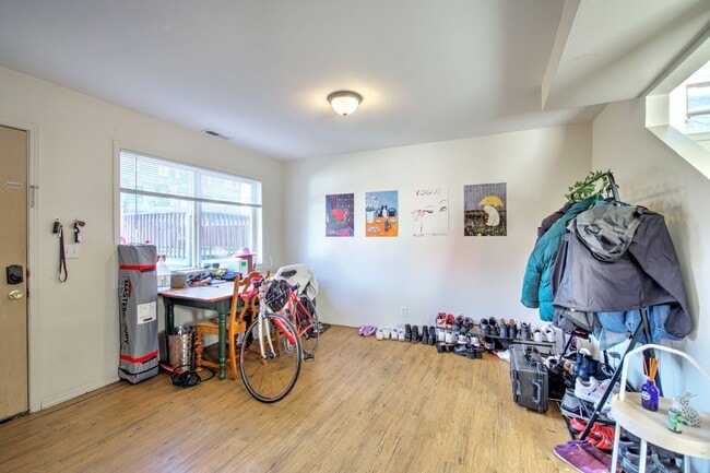 Photo - 8 Bedroom home in the Heart of the U-district