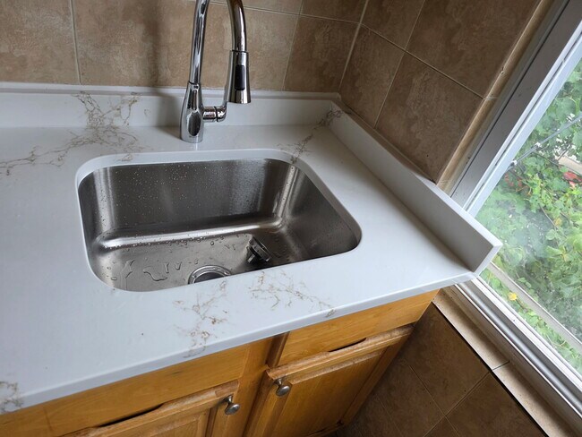 Photo - 960-962 Grove St