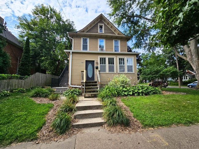 Building Photo - 358 Baker St W Unit #1 Rental