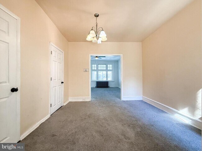 Photo - 156 W Albanus St