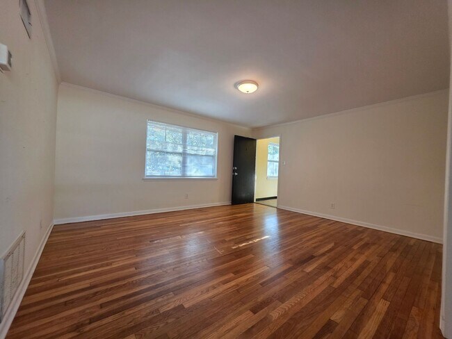 Photo - Bull St Unidad 3