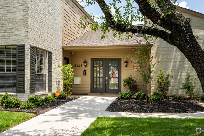 Leasing Entrance