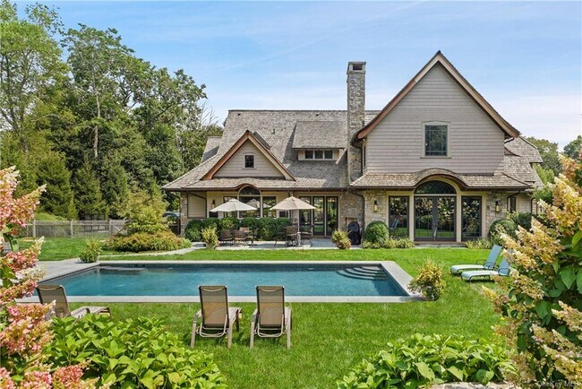 Photo - 143 W Patent Rd