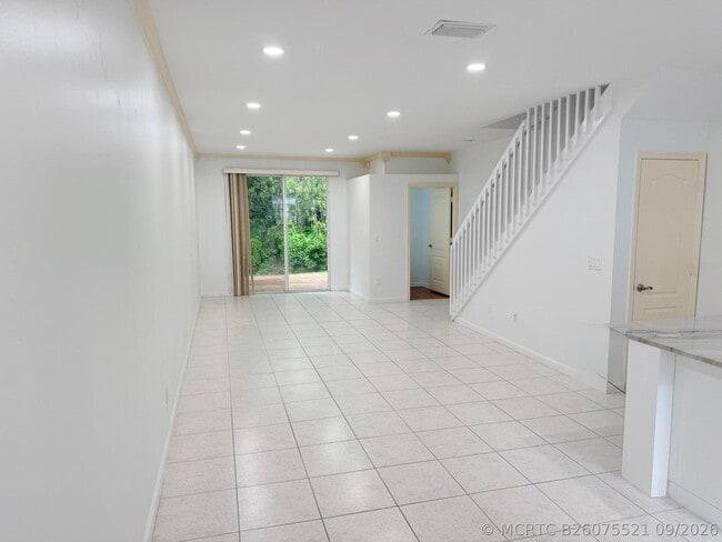 5738 NW 48th Ave