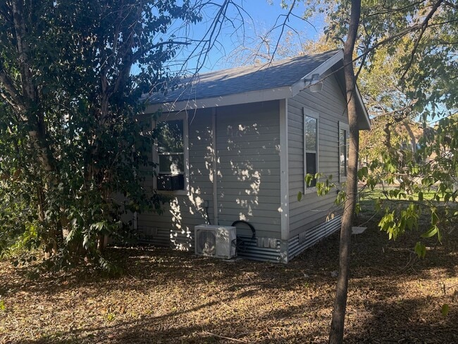 Building Photo - 4810 John Victor Dr