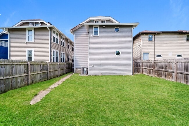 Photo - 764-766 Kelton Ave Unit 764