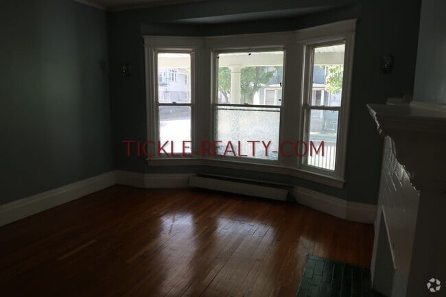 Building Photo - 368 Alexander St Unit 2 Rental