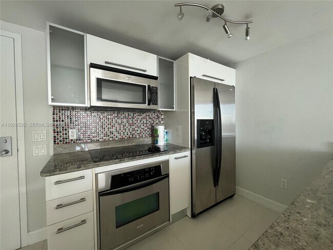 Photo - 185 SW 7th St Unidad 2914