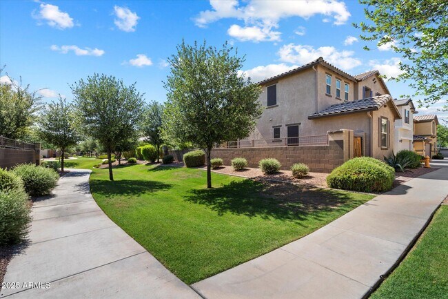 Photo - 203 E Roadrunner Dr