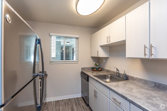 1BR, 1BA - 617SF