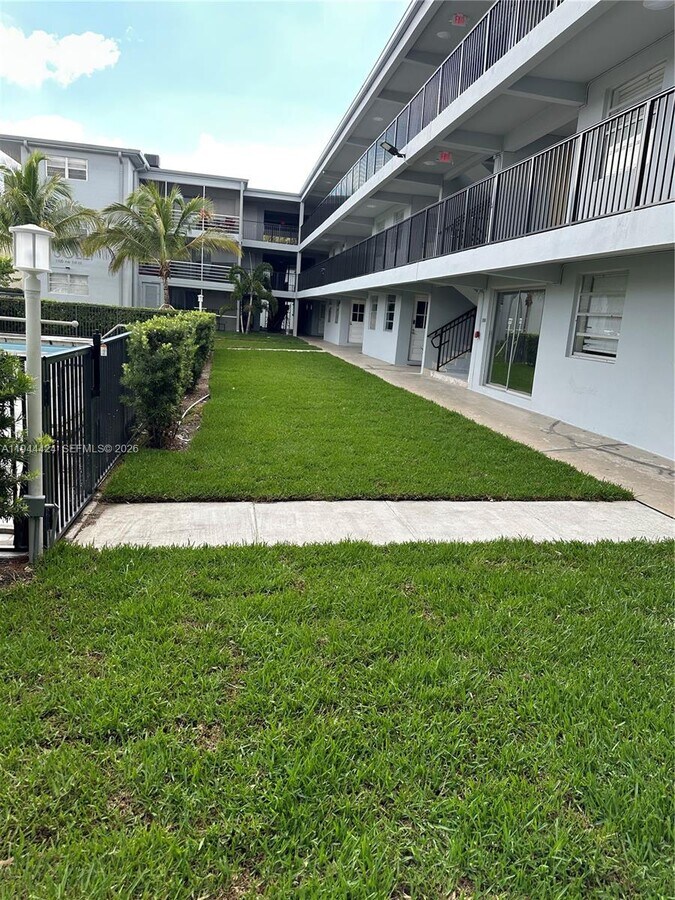 Photo - 1100 NE 1st Ct Unit 112