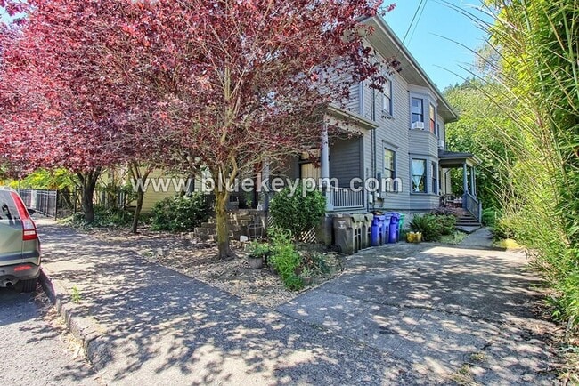 Photo - 2 Bed, 1 Bath Remodeled Unit Near OHSU and Portland VA Medical Center